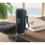 Copo de aço inoxidável reciclado com tampa e palhinha 2 em 1, 500 ml cor azul-marinho vista conjunto principal