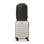 Mochila ideal para viagens, com múltiplos compartimentos cor preto