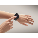 Smartwatch sem fios à prova de água com pulseira de silicone cor preto vista fotografia terceira vista