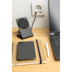 Carregador sem fios magnético eco com base antiderrapante 15W cor preto vista de ambiente 2