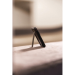 Powerbank 5 em 1 com cabos de carregamento e suporte 5.000 mAh cor preto vista de ambiente 3