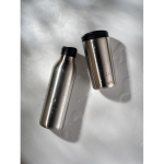 Garrafa ecológica com experiência de bebida 360° 600 ml Avira Alok cor prateado vista de ambiente 3