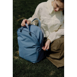 Mochila expansível em tecido reciclado com fecho Duo-Zipper 16'' cor azul vista de ambiente 2