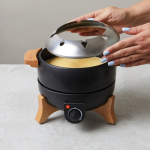 Fondue elétrica com controlo preciso e capacidade para 8 pessoas Boska cor preto vista de ambiente 2