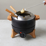 Fondue elétrica com controlo preciso e capacidade para 8 pessoas Boska cor preto vista de ambiente 3