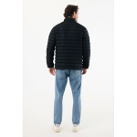 Casaco acolchoado de poliéster reciclado homem casual fit 70 g/m2 IQONIQ Maiko cor preto quarta vista com modelo
