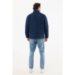 Casaco acolchoado de poliéster reciclado homem casual fit 70 g/m2 IQONIQ Maiko cor azul-marinho quarta vista com modelo
