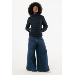 Casaco acolchoado de poliéster reciclado mulher casual fit 70 g/m2 IQONIQ Maiko cor preto segunda vista com modelo