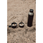 Termo em aço inoxidável reciclado com asa de transporte 750 ml cor preto vista de ambiente 2