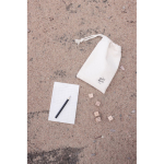 Jogo de dados Yacht em madeira de pinho com bloco, caneta e saco cor castanho vista de ambiente