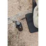 Almofada portátil reciclada com fecho de pressão e design dobrável cor preto vista de ambiente 2