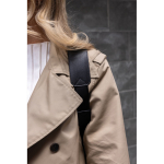 Mochila em pele sintética com design moderno e fecho seguro 15'' cor preto vista de ambiente 3