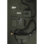 Saco tiracolo urbano reciclado com design leve e acesso lateral cor verde vista de ambiente 3