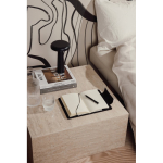 Caderno em pele reciclada com design elegante A5 folhas pautadas cor preto vista de ambiente 2
