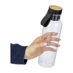 Garrafa de RPET com detalhe em bambu e alça na tampa 750ml segunda vista