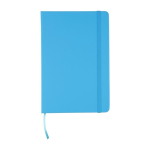 Caderno de capa dura RPET com tudo a condizer e folhas pautadas A5 cor azul-claro primeira vista