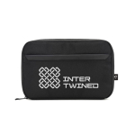 Bolsa organizadora de acessórios tecnológicos em poliéster reciclado cor preto imagem com logo 2