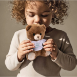 Ursinho de peluche com t-shirt branca para personalizar cor natural vista detalhe