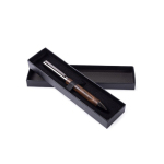 Caneta elegante de madeira de mecanismo giratório com tinta azul cor madeira escura vista detalhe