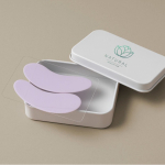 Conjunto reutilizável de máscaras para os olhos numa caixa cor branco vista detalhe