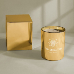 Vela com fragrâncias florais de 3 pavios em copo metálico brilhante cor dourado segunda vista