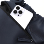 Mochila de cordão de rPET e PU com bolso frontal oitava vista