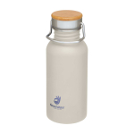 Garrafa de aço inoxidável de parede simples e tampa com bambu 550 ml cor areia vista impressão tampografia
