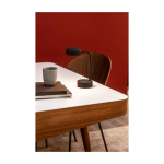 Candeeiro de mesa recarregável e regulável como precisar Kooduu Fokus cor antracite imagem de estilo de vida