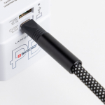 Lanyard de plástico e nylon com carga e presilhas ajustáveis