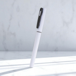 Roller reciclado com corpo de borracha e escrita macia, tinta preta