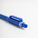 Caneta de ABS reciclado com mecanismo de botão, tinta azul