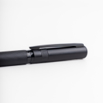 Roller metálico, tampa gravada e clipe estreito/elegante, tinta preta