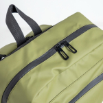 Mochila de pele de PU com bolsos frontais e laterias de rede 15,6”