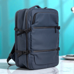 Mochila expansível com fechos de correr e manga para trolley 15,6”