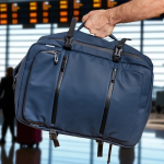 Mochila expansível com fechos de correr e manga para trolley 15,6”