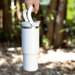 Copo térmico de aço inoxidável com tampa dupla e pega dobrável 900 ml