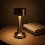 Candeeiro de mesa com 3 modos de luz e sensor tátil na parte superior cor prateado quinta vista