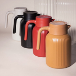 Jarro térmico com aparência característica estriada na vertical 1,5 L cor vermelho-escuro terceira vista