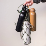 Garrafa térmica de aço monocromática com tampa redonda com pega 500 ml cor preto quinta vista