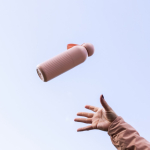 Garrafa térmica de aço monocromática com tampa redonda com pega 500 ml cor rosa pastel quinta vista