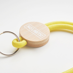 Lanyard tubular poliéster detalhe circular bambu personalização total cor amarelo quinta vista