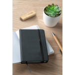 Pen USB feita de bambu com tampa e caixa de papel kraft vista conjunto