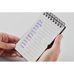 Bloco de notas hidrófugo com capa de plástico e caneta cor preto vista fotografia