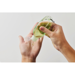 Frasco recarregável de aloé vera com mosquetão de alumínio 50 ml cor verde transparente vista fotografia quarta vista