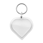 Porta-chaves de plástico com anel metálico em forma de coração primeira vista