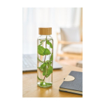 Garrafa de vidro brilhante colorida com tampa de rosca de bambu 500 ml quarta vista