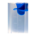 Garrafa em plástico PP com bola misturadora e marcações 700 ml cor azul real vista detalhe 1