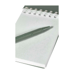 Bloco de notas mini com borda de argolas e caneta de tinta preta cor verde mesclado vista detalhe 2