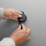 Cabo retráctil de alumínio reciclado 2 em 1 de carga e dados 240 W cor preto vista de ambiente 3