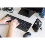 Ventoinha de secretária recarregável com 3 velocidades 5 W 1200 mAh cor preto vista de ambiente